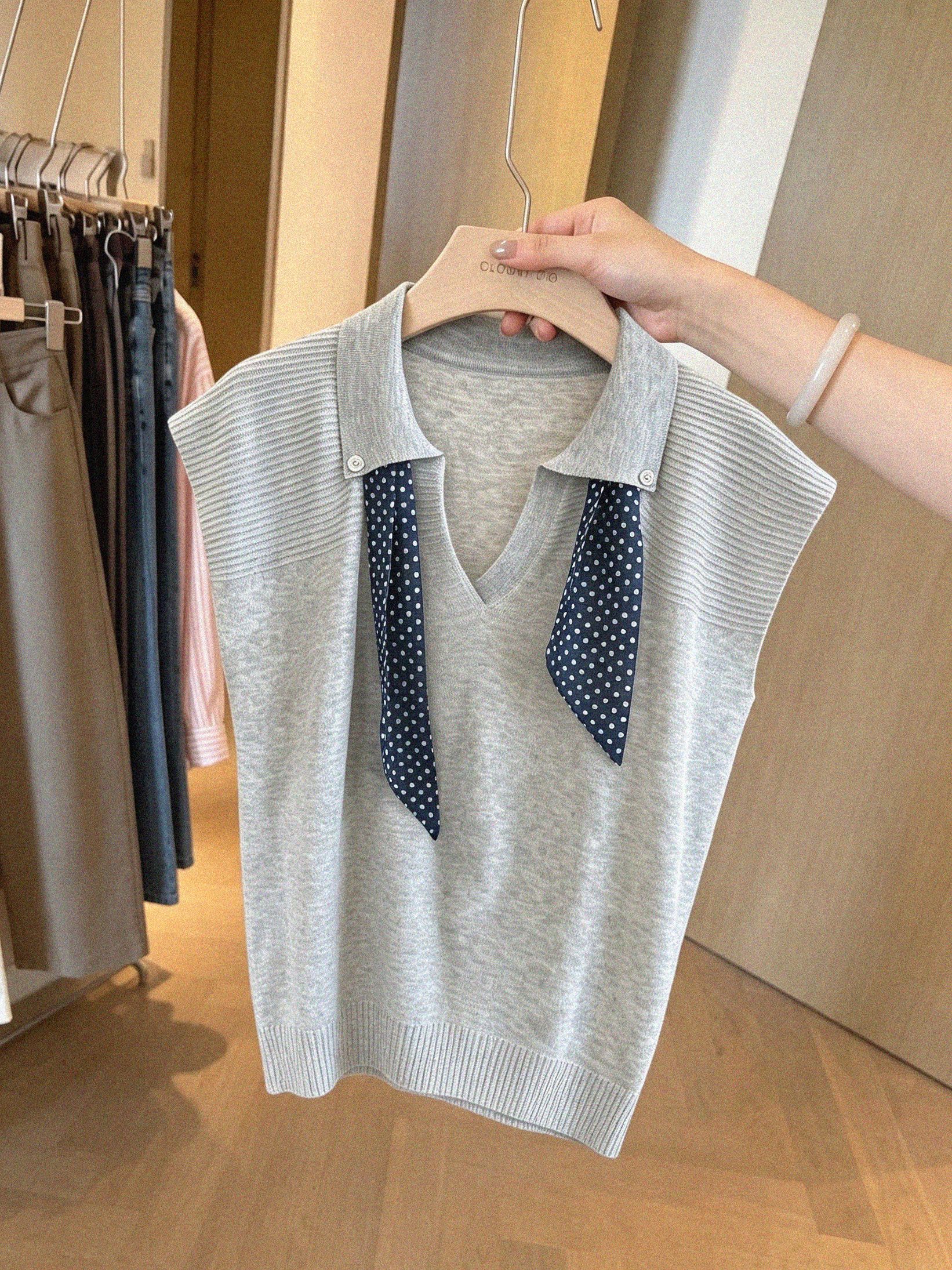 Women's 2026 Summer Knit Polo T-Shirt with Small Flutter Sleeves Slimming High-End European Style Top - Image 3