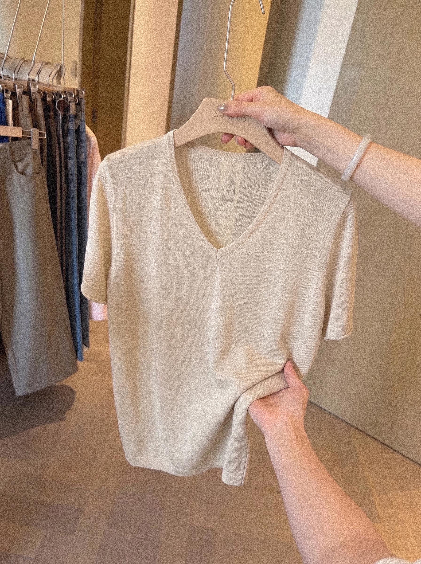 French Old Money V-Neck Loose Rolled Short Sleeve T-Shirt Women Summer 2026 New Design Niche Slimming Top - Image 4