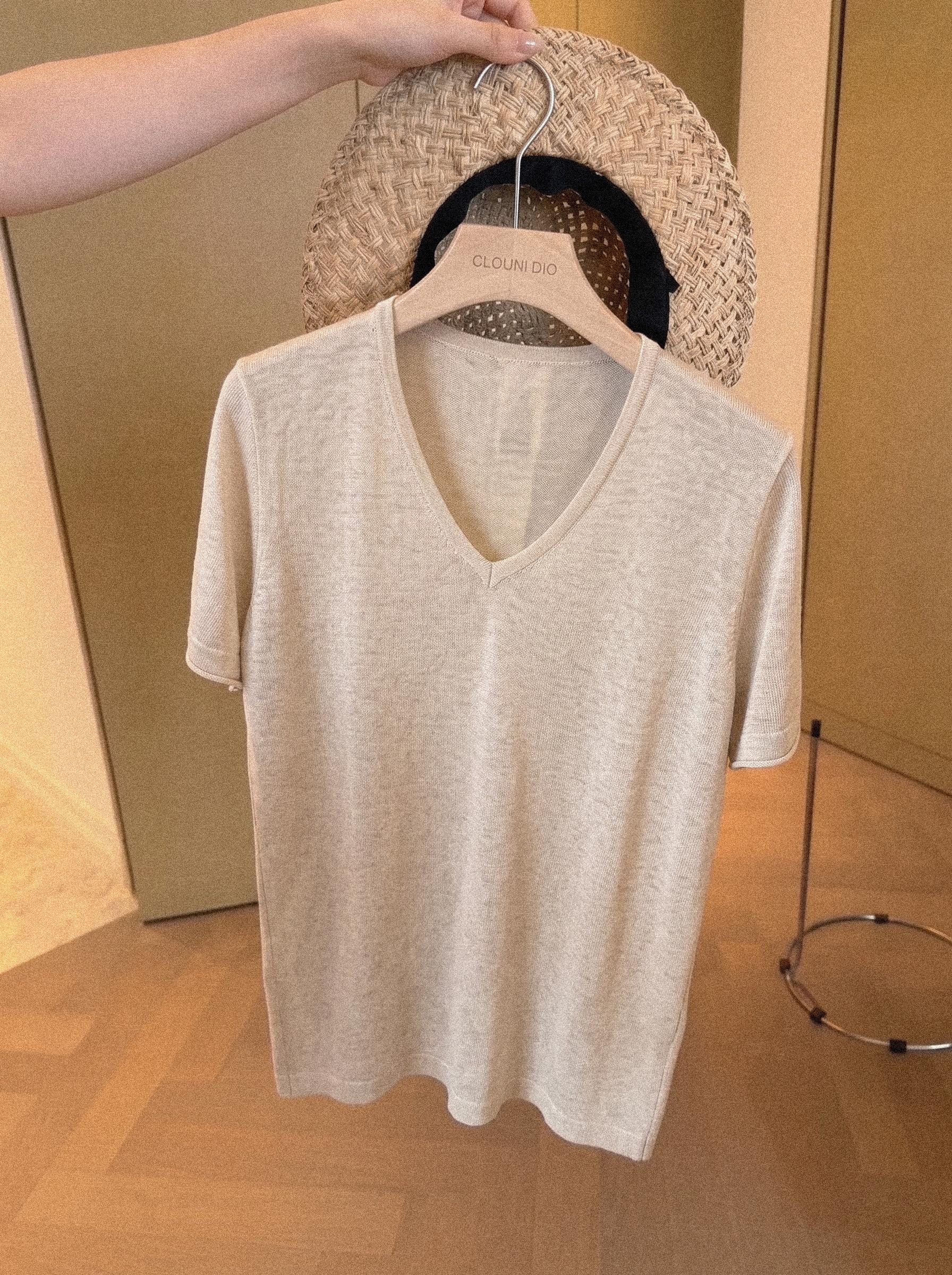 French Old Money V-Neck Loose Rolled Short Sleeve T-Shirt Women Summer 2026 New Design Niche Slimming Top - Image 3