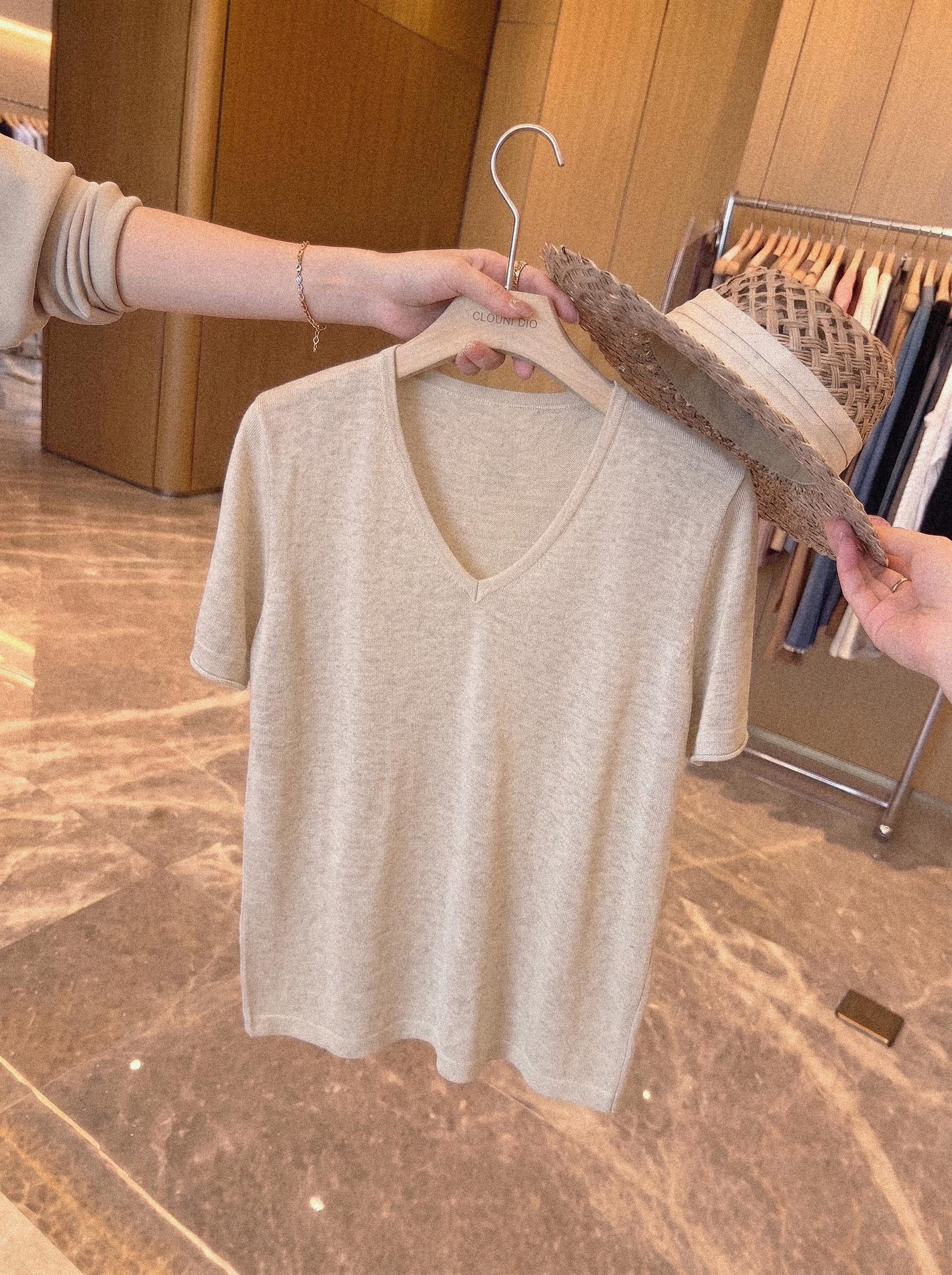 French Old Money V-Neck Loose Rolled Short Sleeve T-Shirt Women Summer 2026 New Design Niche Slimming Top - Image 2