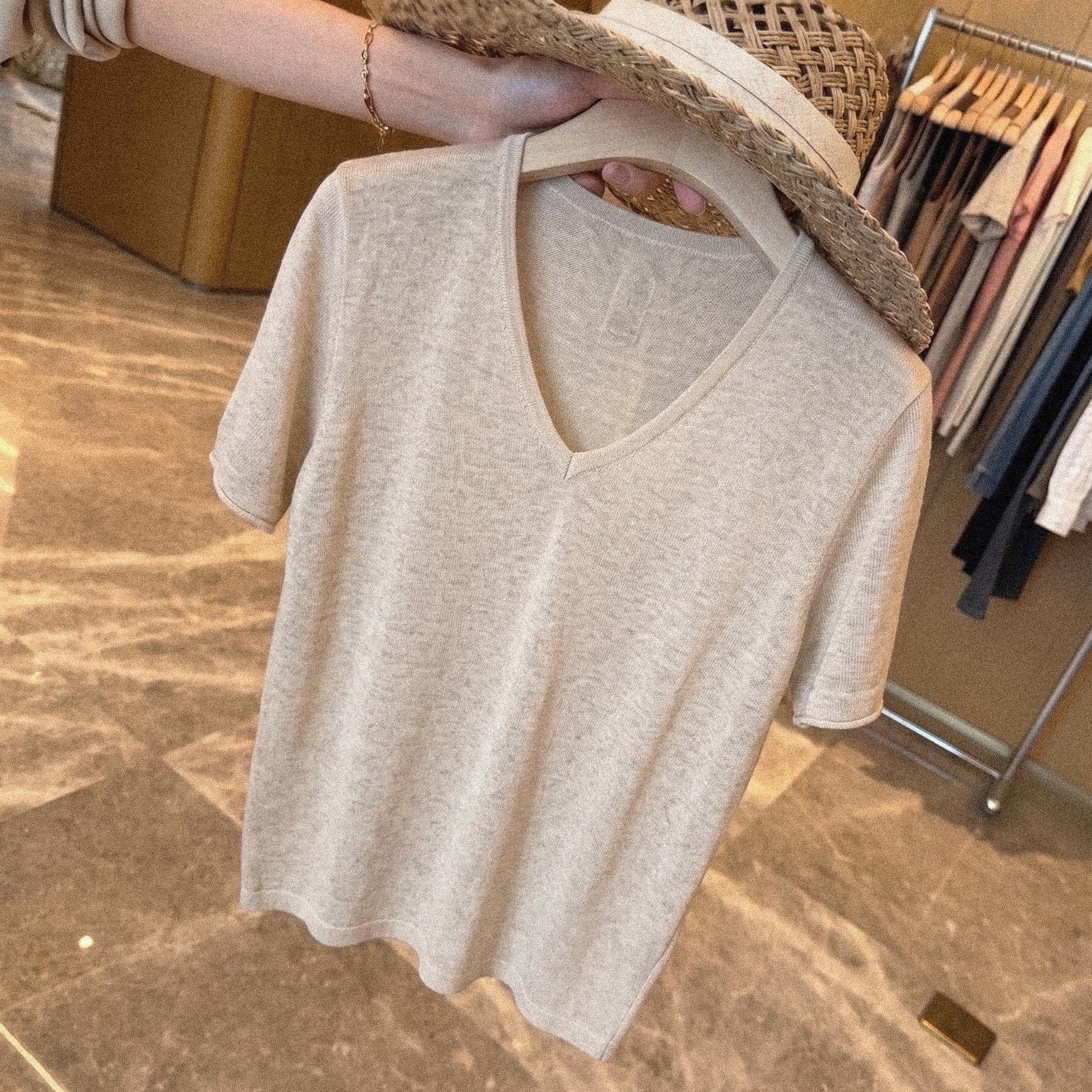 French Old Money V-Neck Loose Rolled Short Sleeve T-Shirt Women Summer 2026 New Design Niche Slimming Top - Image 5